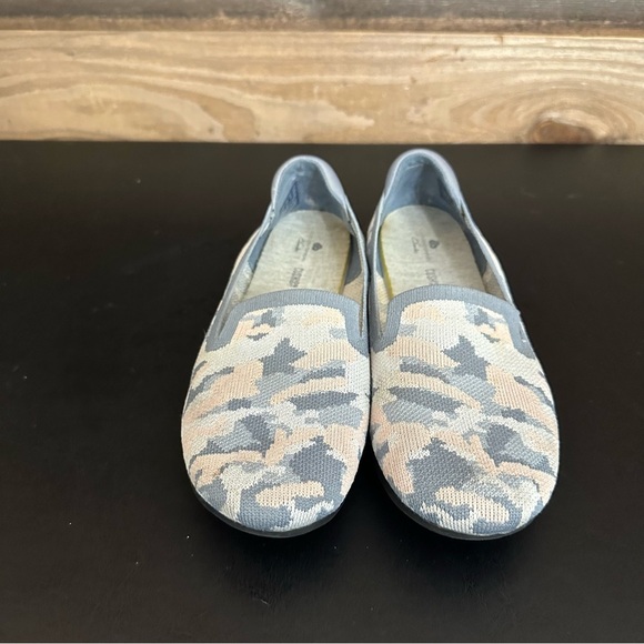 CLARKS Cloudstepper 7.5 M Fabric Carly Dream Flats Pink Gray Camo Slip On Loafer - Picture 6 of 10